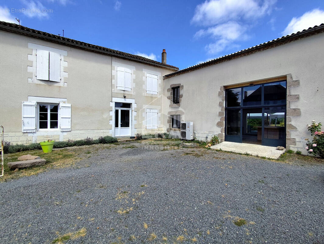 Maison à MILLAC
