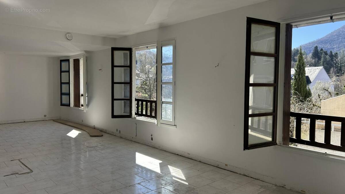 Appartement à ENTRAYGUES-SUR-TRUYERE