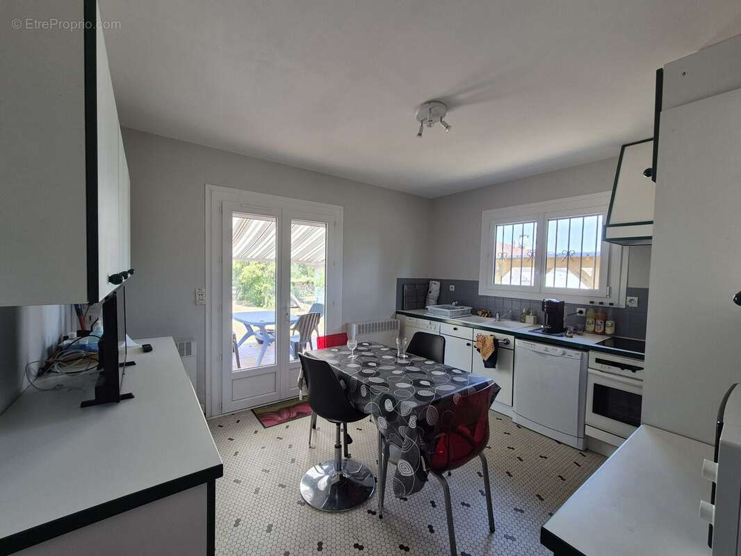 Maison 97 m² à Yvrac  - photo 4