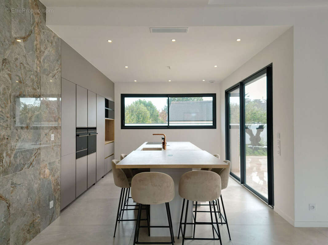 Maison à SAINT-CYR-SUR-LOIRE