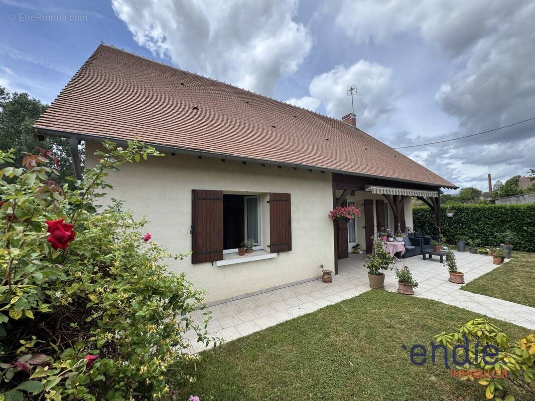 Maison à LURCY-LEVIS
