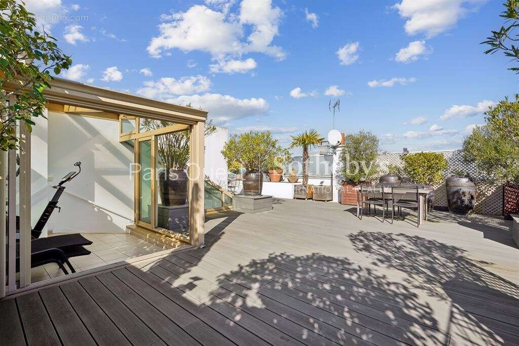 Appartement à NEUILLY-SUR-SEINE