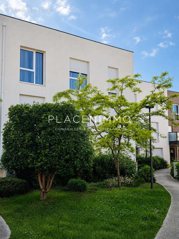 Appartement à CHARBONNIERES-LES-BAINS