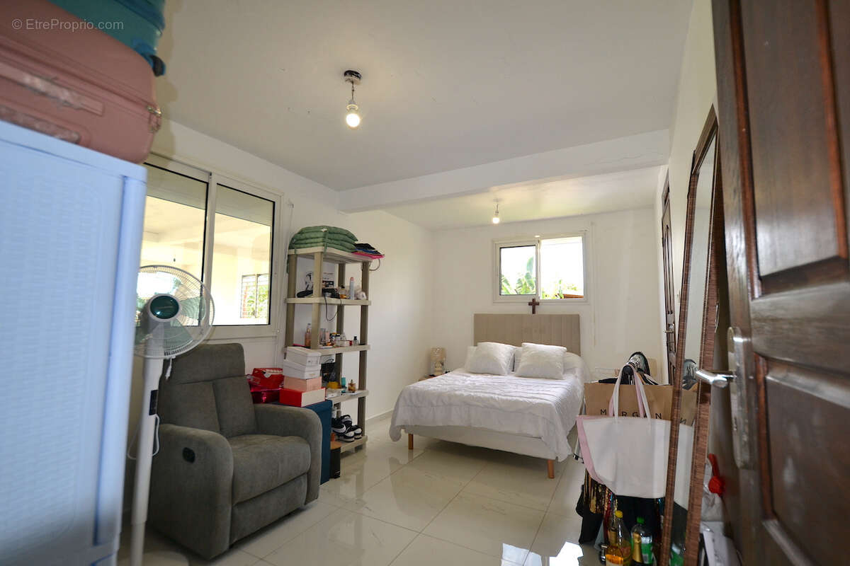 Superbe villa rénovée avec deux logements indépendants sur un terrain de 1 239 m2 - photo 11