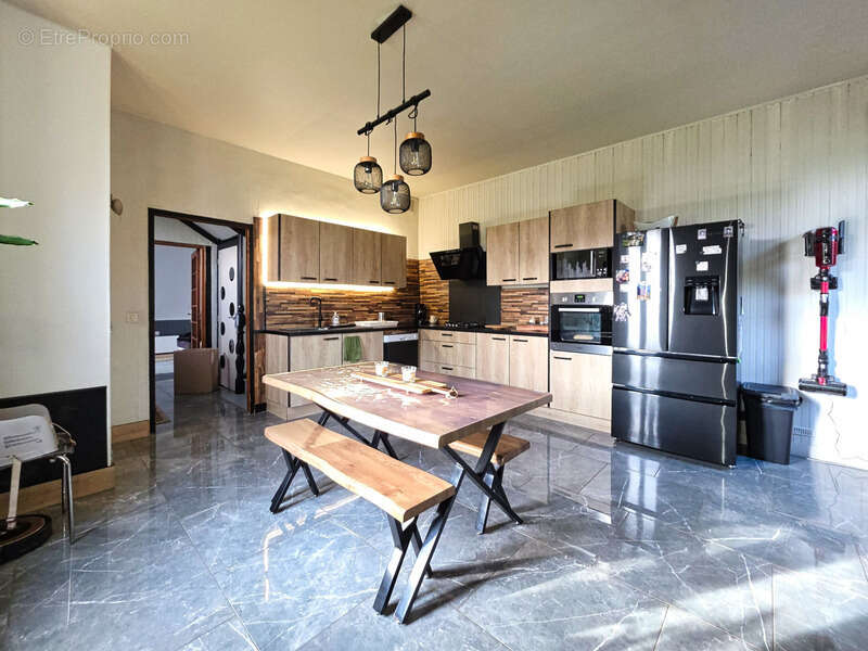 Maison à SAINT-LAURENT-SUR-GORRE