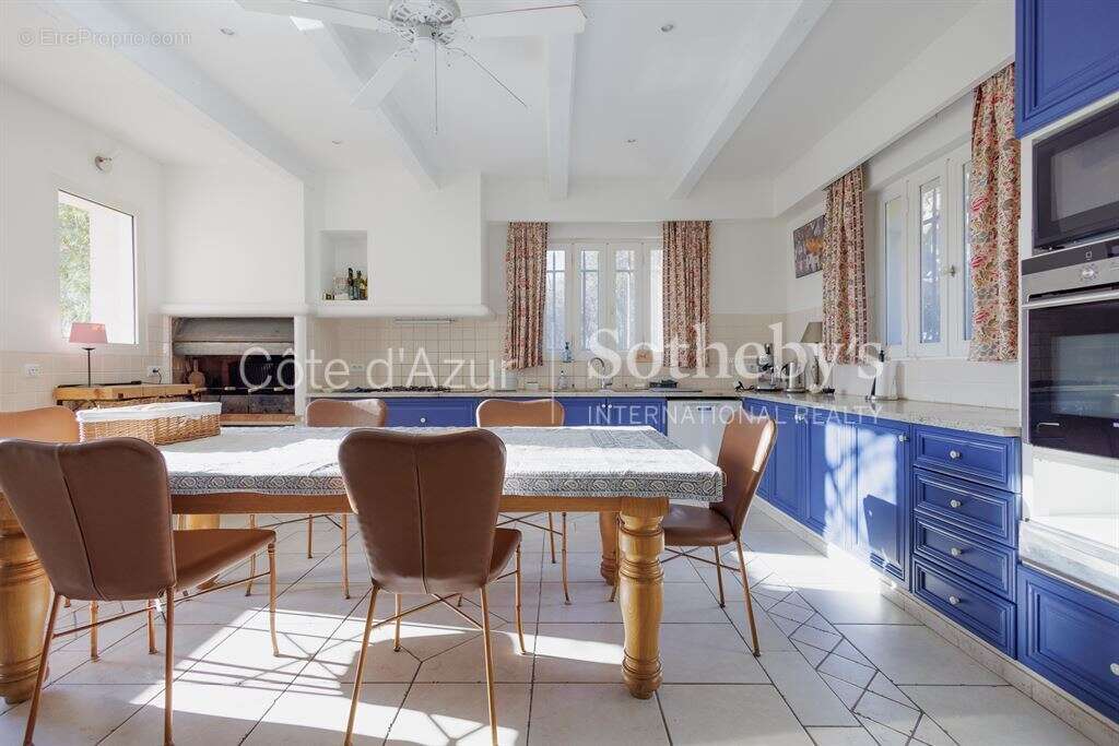 La Colle sur Loup, villa de 398 m² avec piscine chauffée proche de Saint Paul de Vence - photo 7