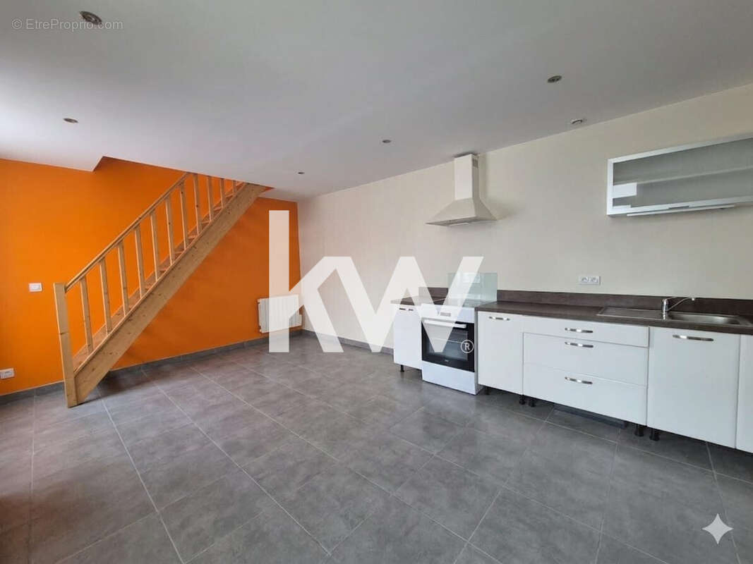 Appartement à LE CHAMBON-FEUGEROLLES