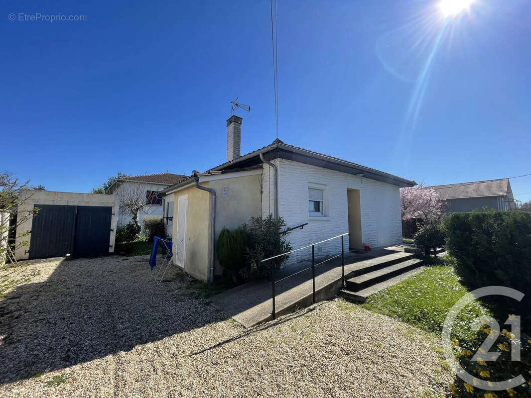 Maison à COUTRAS