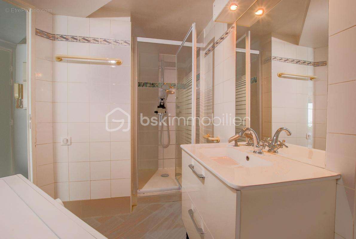 Appartement à VALLAURIS