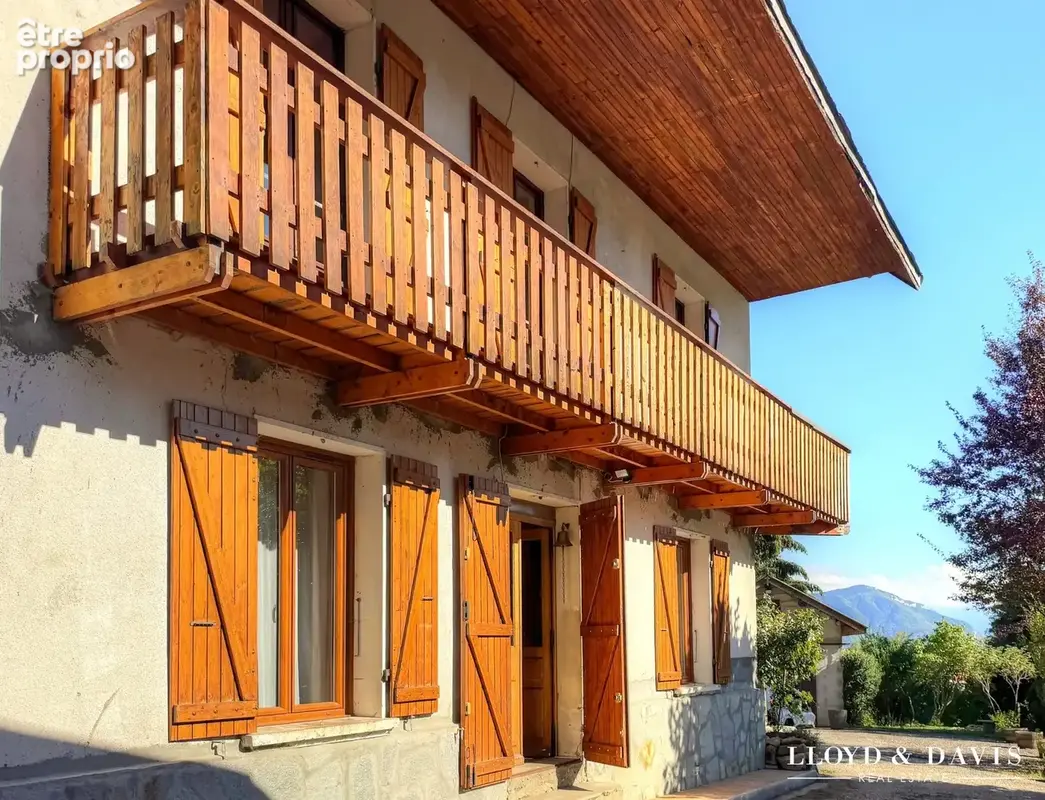 Maison 157 m² à Les Deserts  - photo 2