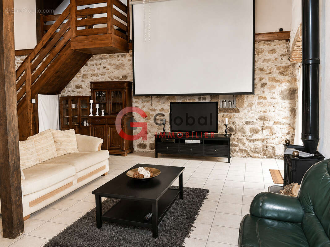 Maison en pierre   233 m2   Terrain clos 600 m2   Mainsat (23700) - photo 2