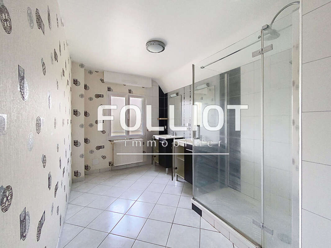 Maison à SAINT-GERMAIN-EN-COGLES