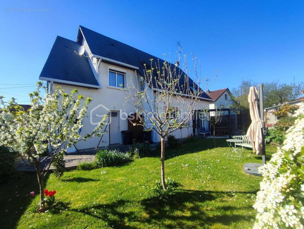 Maison à SAVIGNY-SUR-ORGE