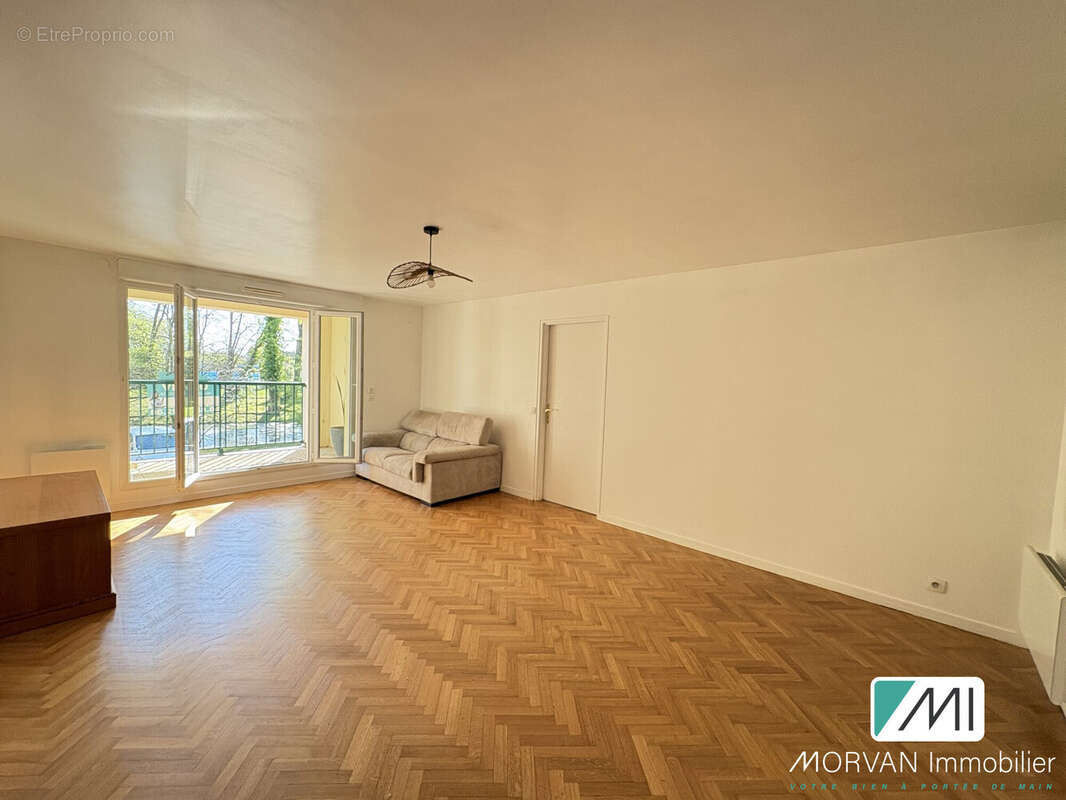 Appartement à LE MESNIL-SAINT-DENIS