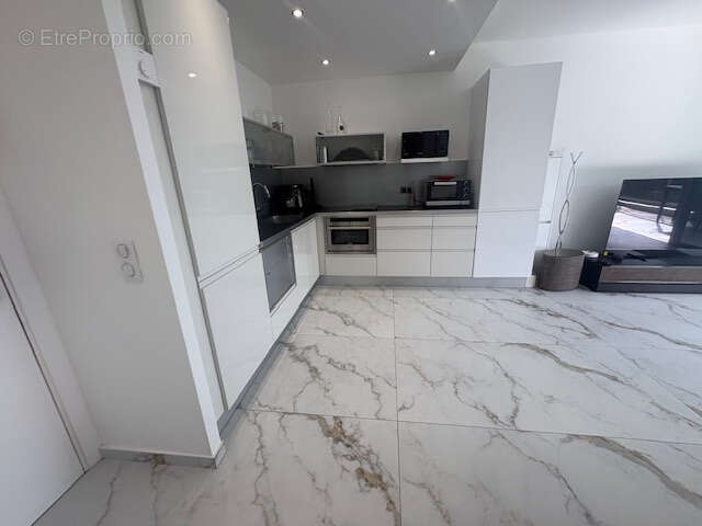 Appartement à VALLAURIS