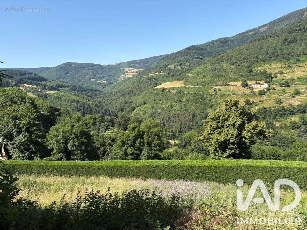 Terrain 1835 m² à La Valla-En-Gier  - photo 2