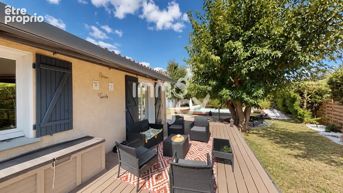 Maison de plain-pied   3 chambres, piscine et grand garage - photo 3