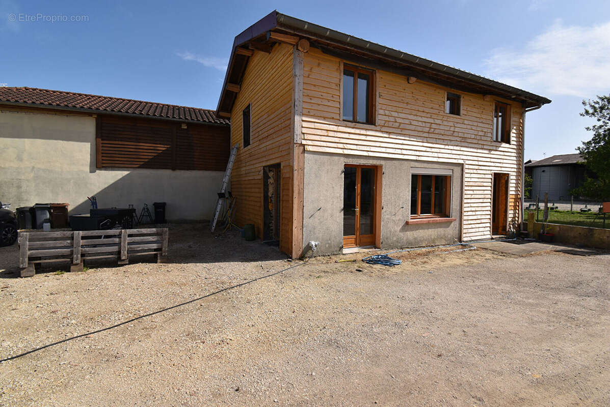 Maison 4 pièces rénovée - photo 2