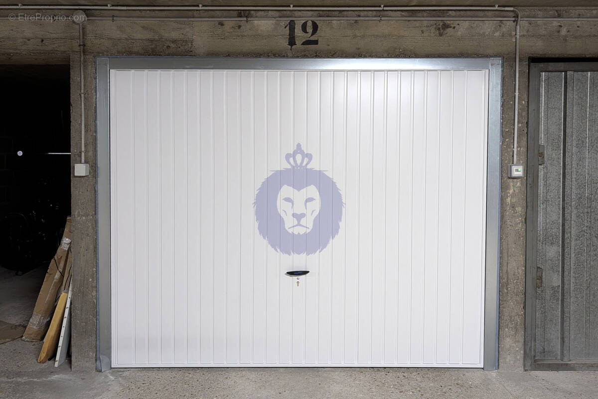 Parking à SAINT-MAUR-DES-FOSSES