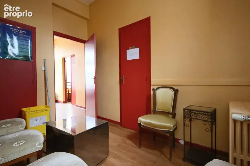 Bureaux de 64 m² de plain-pied à vendre en plein centre ville d'Autun - photo 4