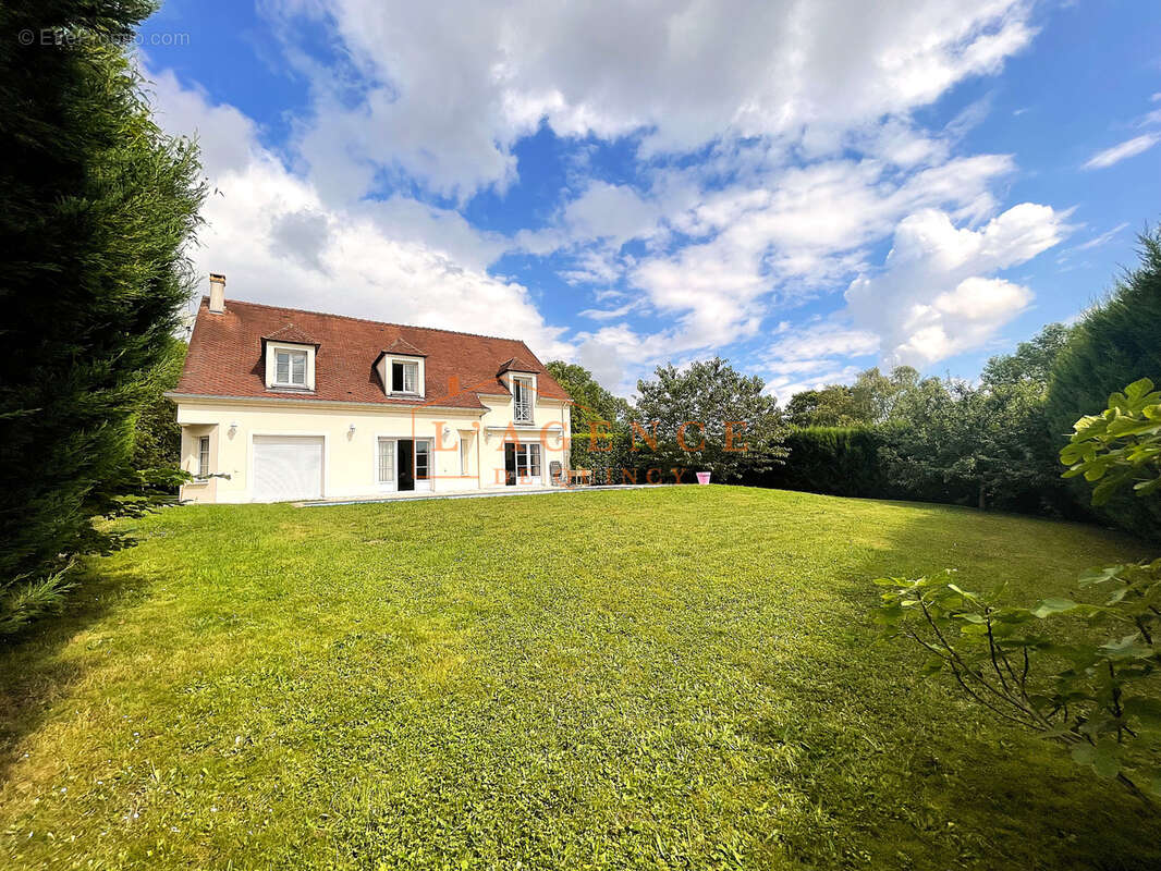 Maison à COUTEVROULT