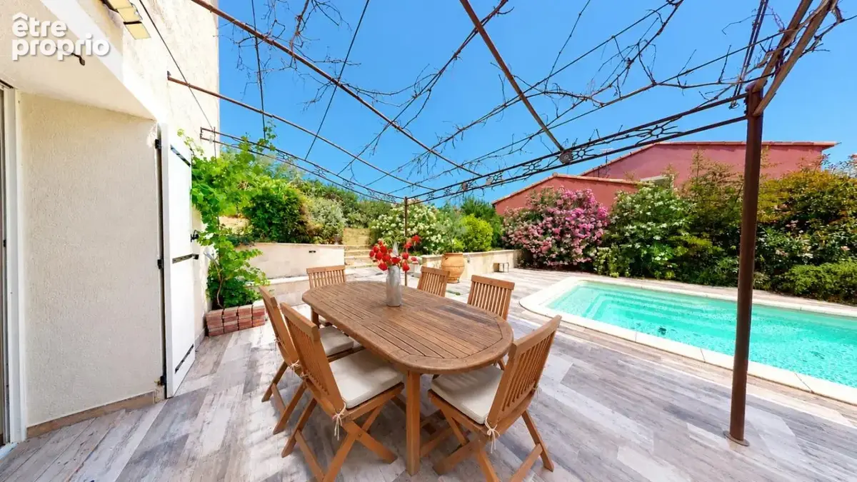 BASTIDE  Rénovée - 190 m²  4 Chambres - terrain clos et arboré de 600 m² avec belle Piscine - photo 3