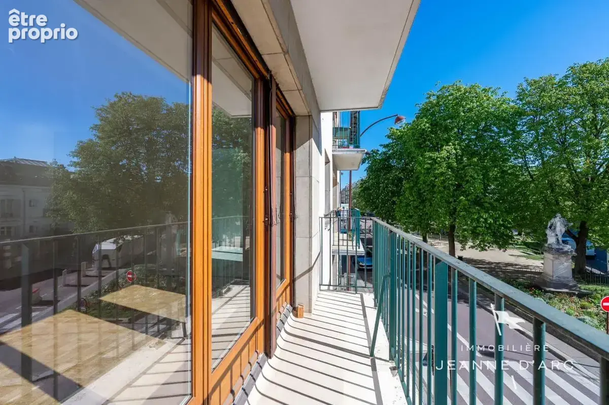 VERSAILLES - GARE RIVE DROITE - 43M² - 2P - 1  Chambre - Cave, Place de stationnement en option - photo 2