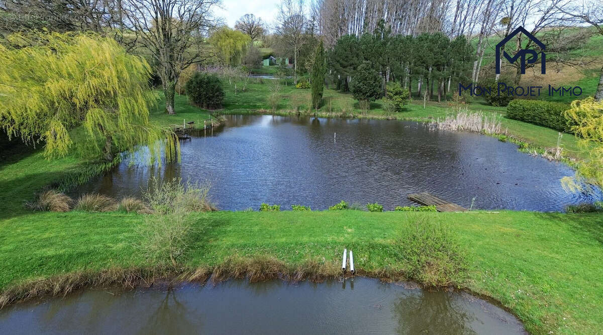 Terrain à LA BACONNIERE