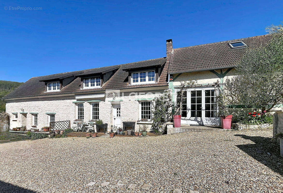 Maison à NOTRE-DAME-DE-L'ISLE