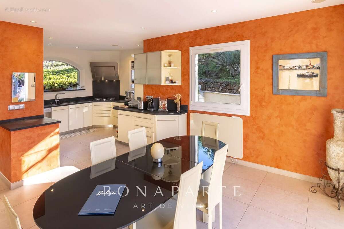 Superbe maison provençale de 155m² avec 4 chambres dont un t2 attenant - photo 14