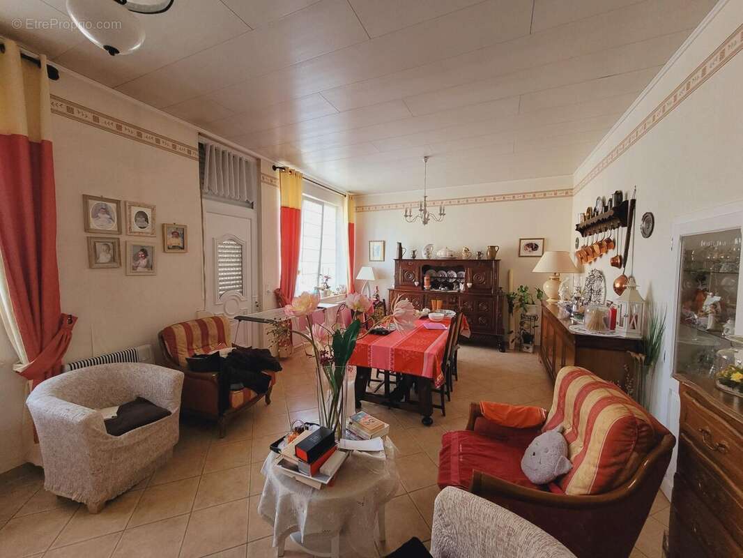 Maison à AVESNES-SUR-HELPE