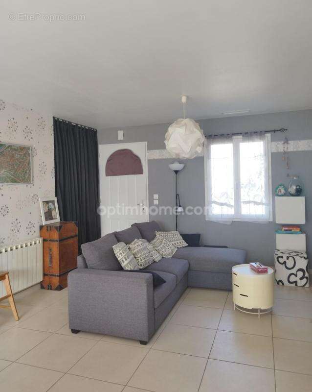 Charente, Châteauneuf, à Birac, maison plain-pied 93 m², 4 chambres, terrain de 1360 m² - photo 2