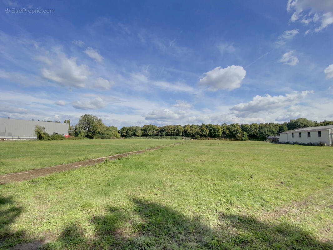 Terrain à VILLEVEQUE