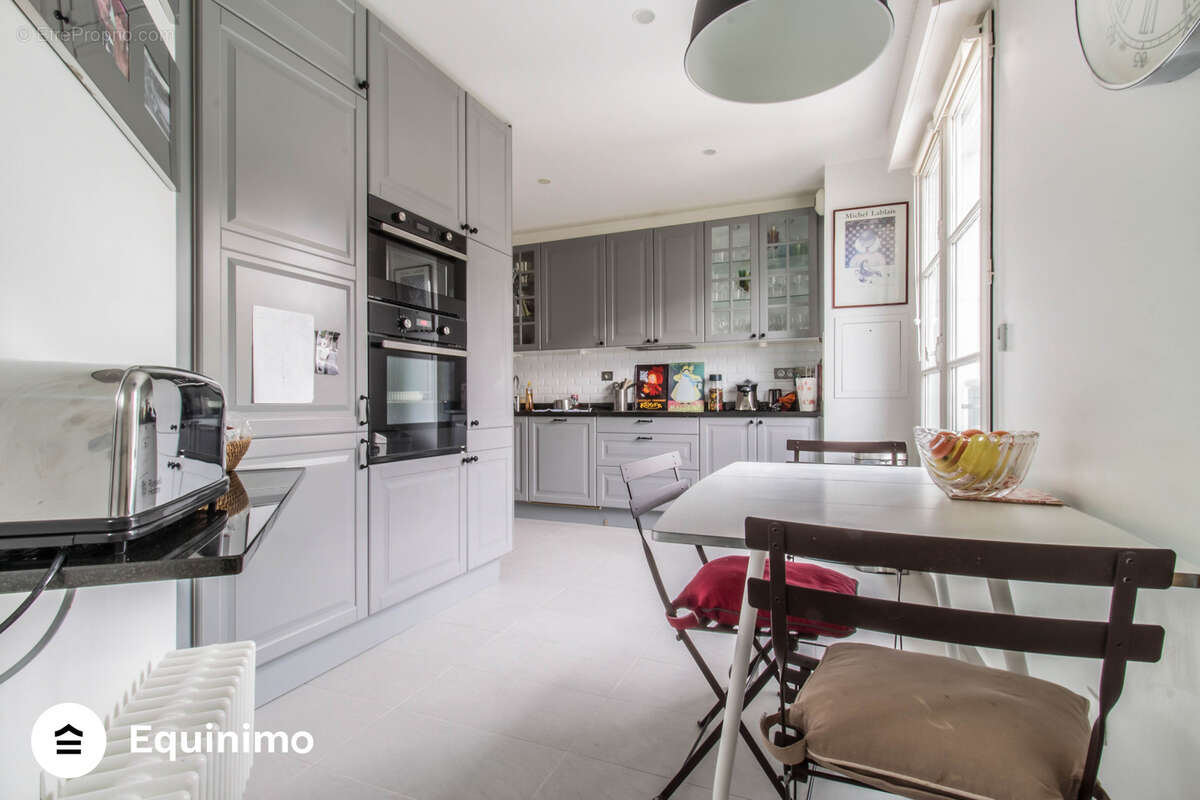 Appartement à PARIS-17E