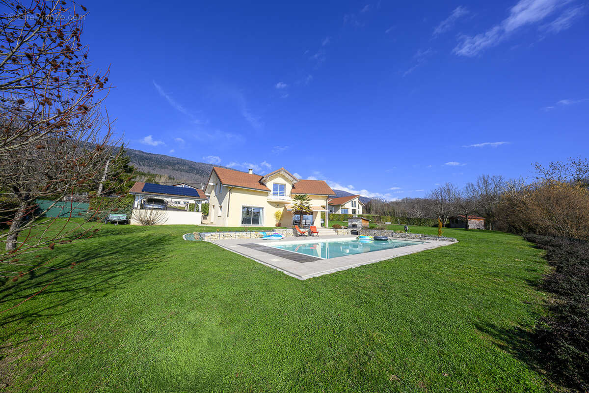 Maison à PERON