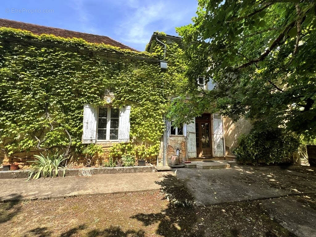Maison à COULAURES