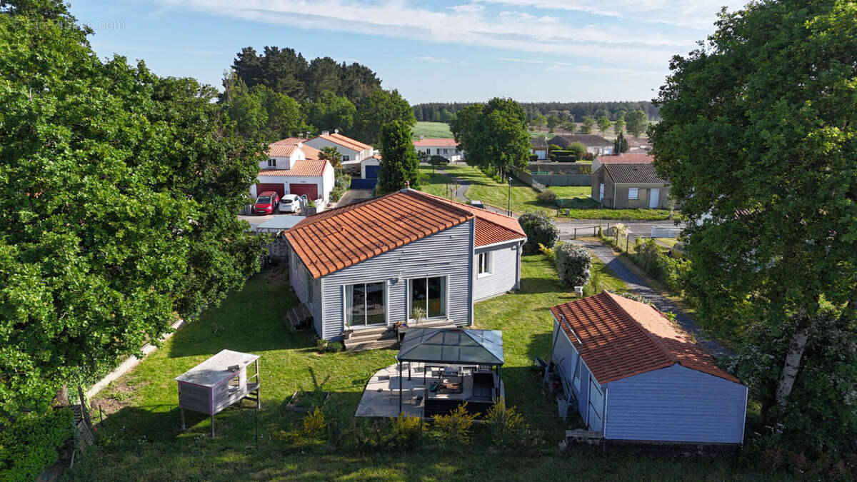 Maison à SAINT-CHRISTOPHE-DU-LIGNERON