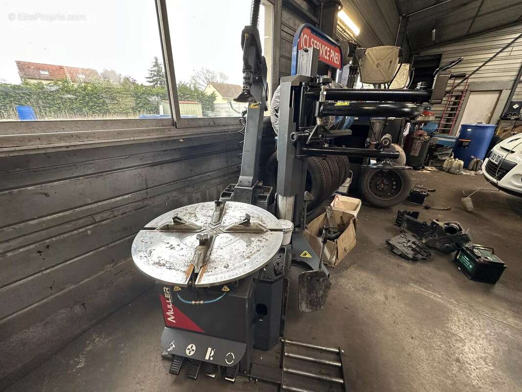 Commerce à MONTIGNY-LE-CHARTIF