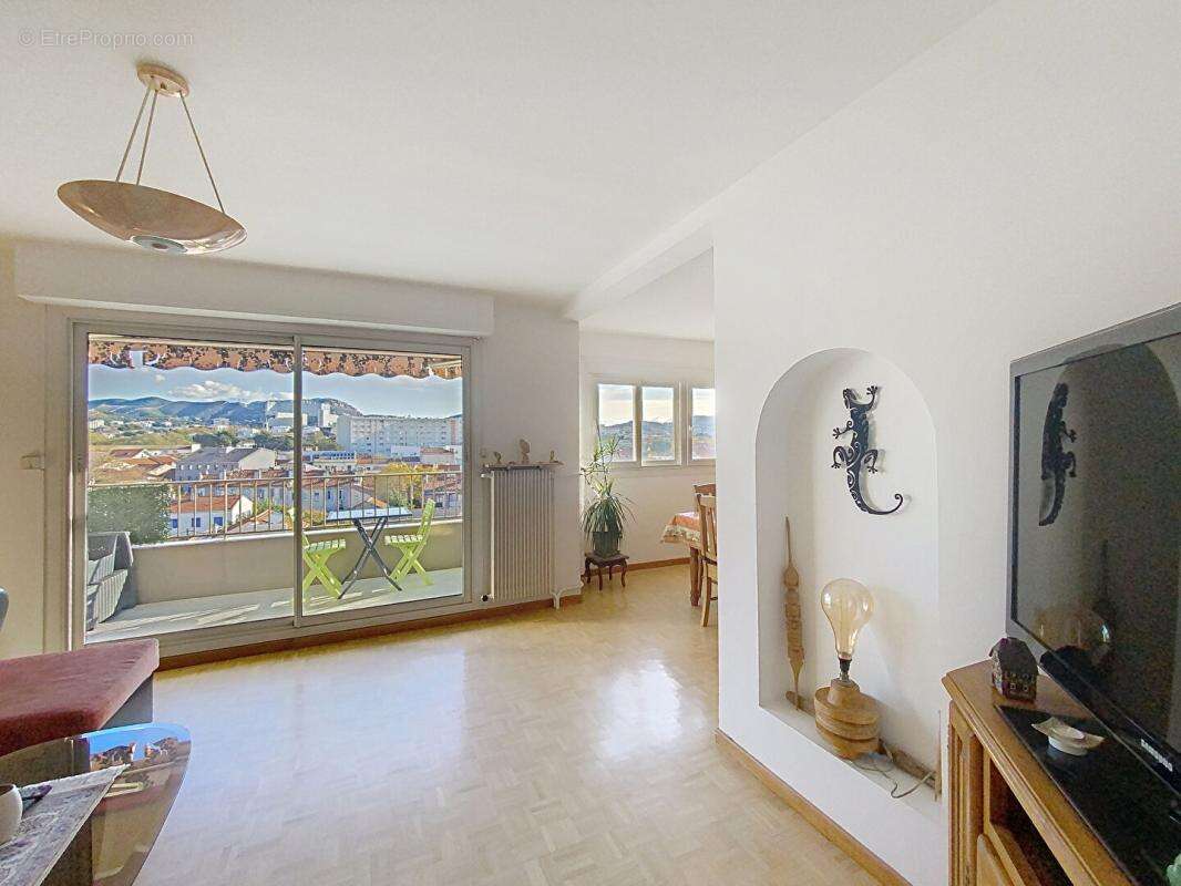 Appartement à MARSEILLE-9E