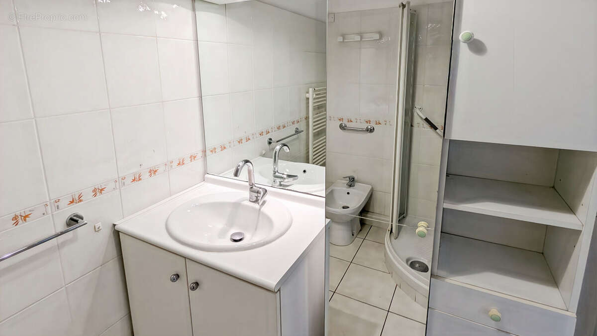Appartement à PIERRE-BENITE