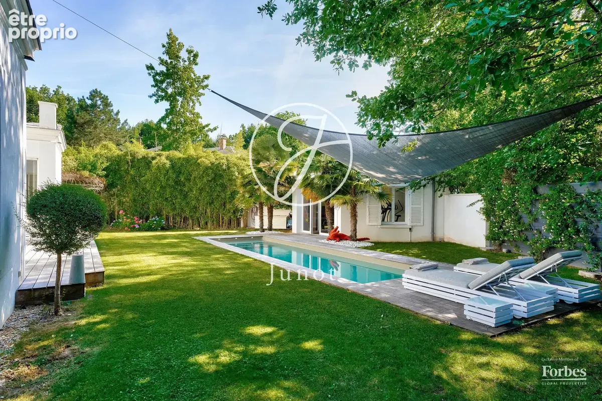 Le Vésinet - SUD - Maison - 6 chambres - 300m² - Terrain 1800m² avec piscine. - photo 31