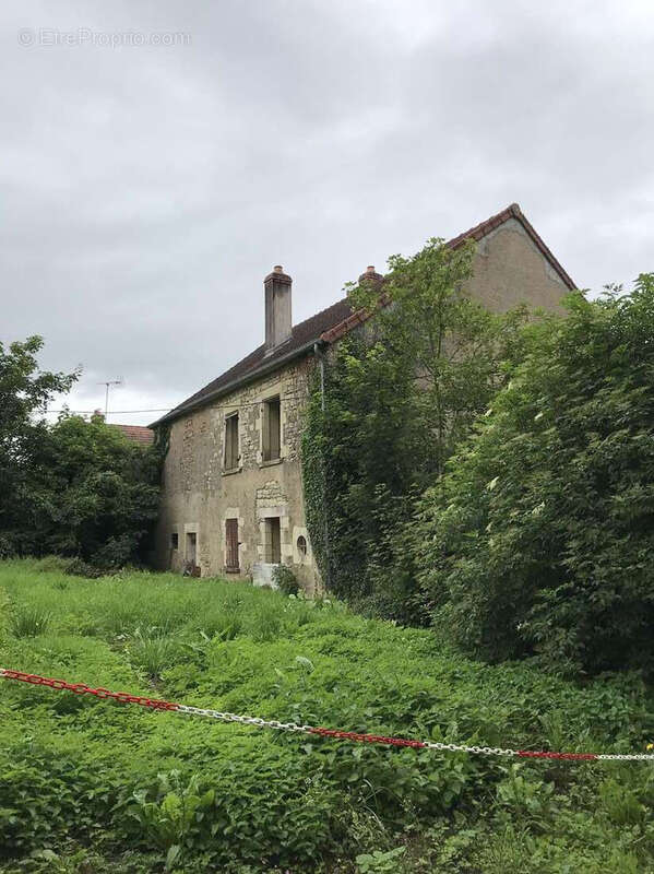 58, Exclusivité Agence - Bâtiment de 1773 belles pierres de pays à réhabité en habitation. - photo 2