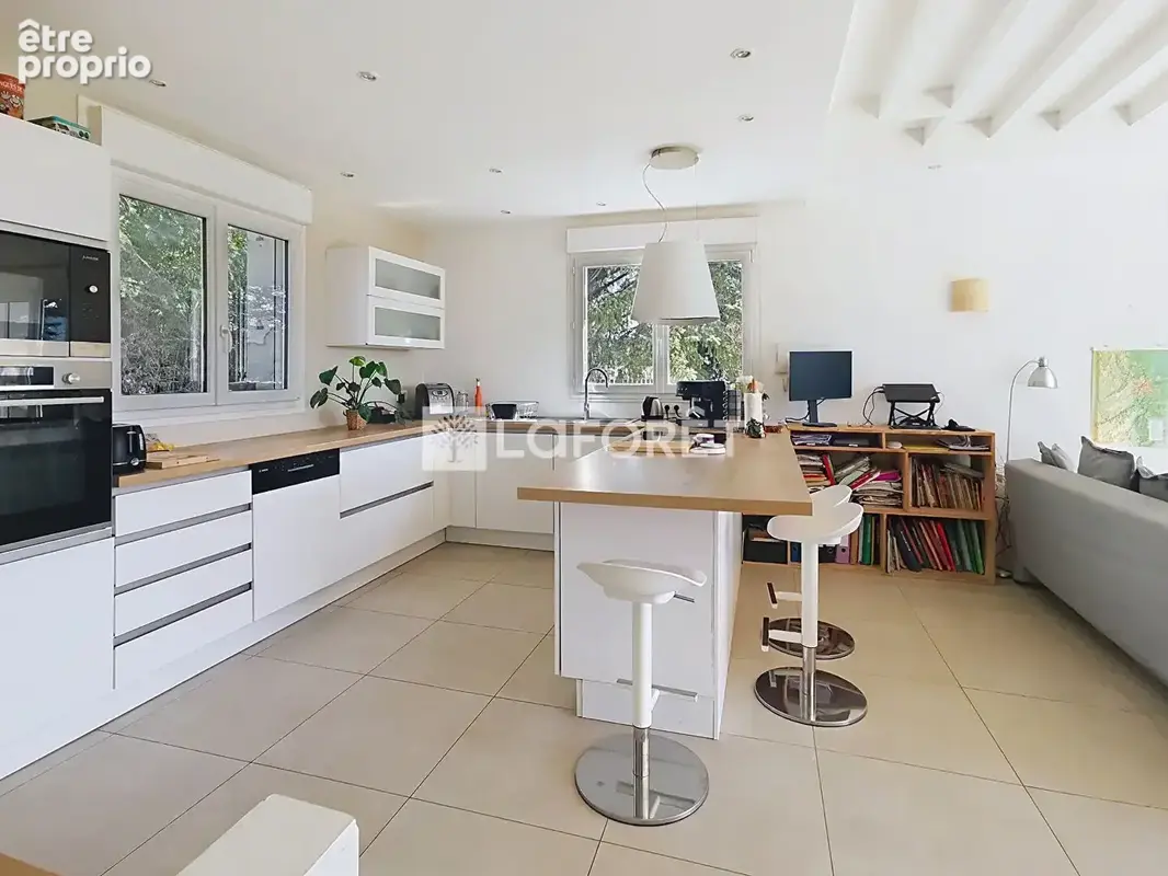 Maison de plain-pied 140 m², genay au calme avec grand terrain arboré - photo 5