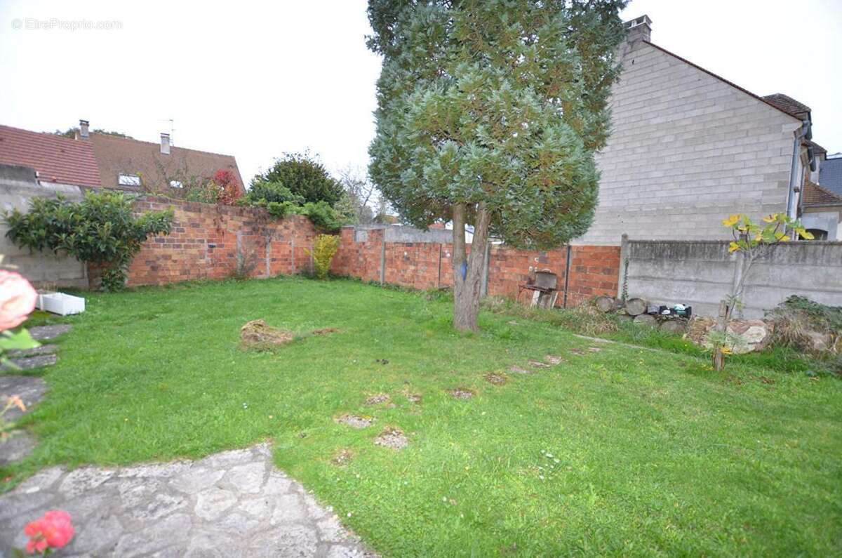 Maison à SAINTE-GENEVIEVE-DES-BOIS