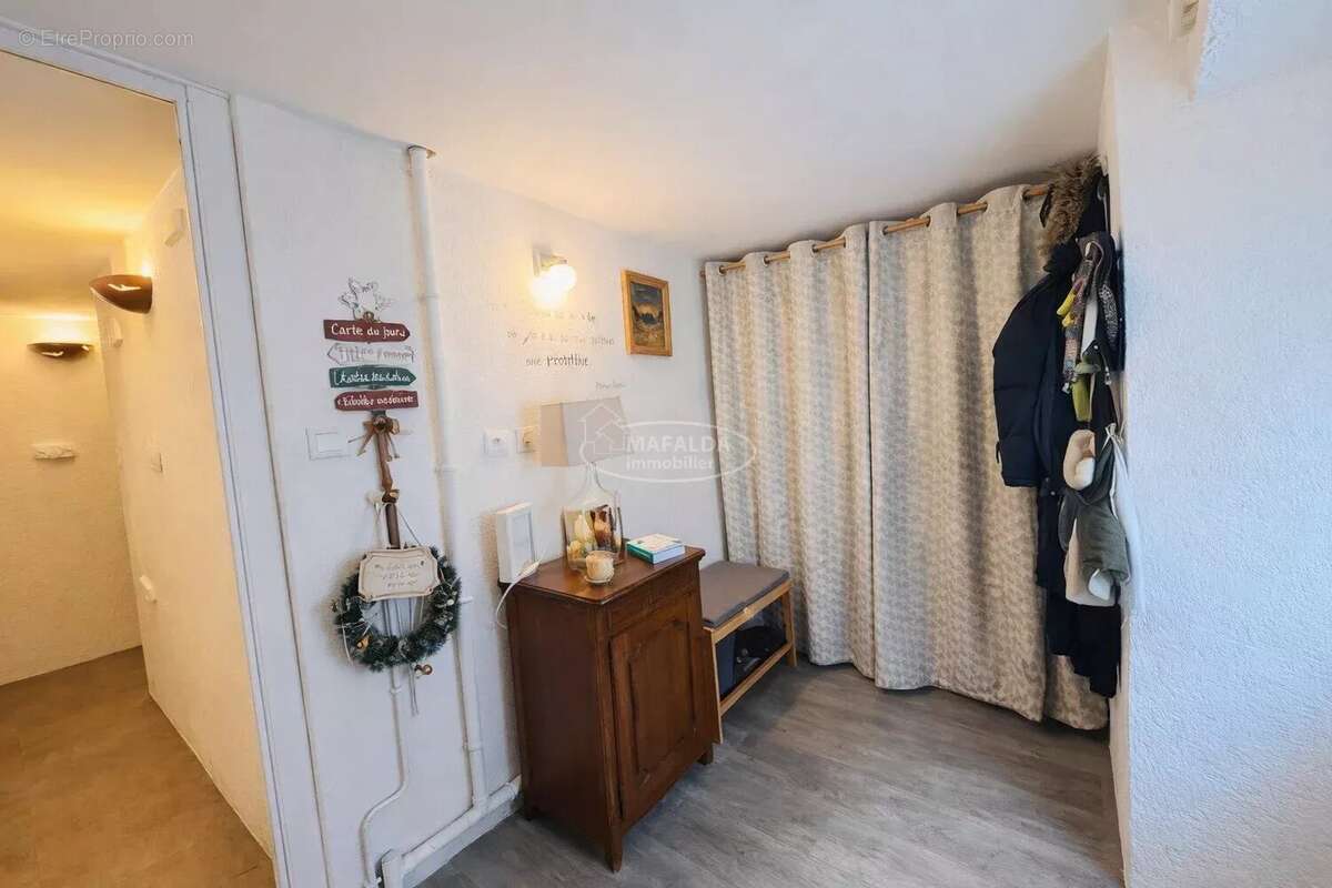 Appartement à NANCY-SUR-CLUSES