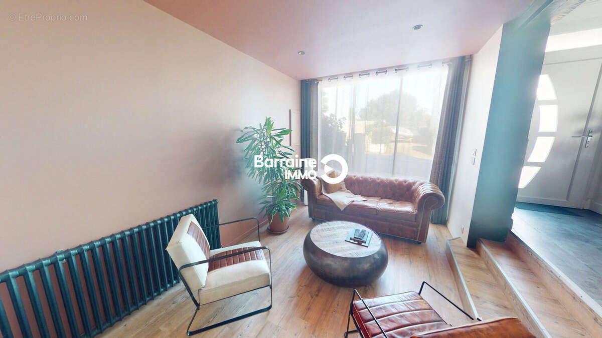 Maison à LE RELECQ-KERHUON