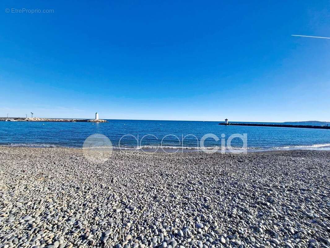 Appartement à VILLENEUVE-LOUBET