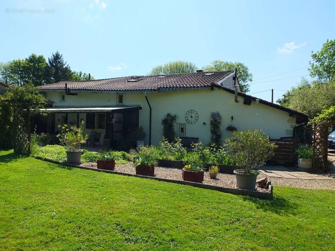 Maison à SAINT-ADJUTORY