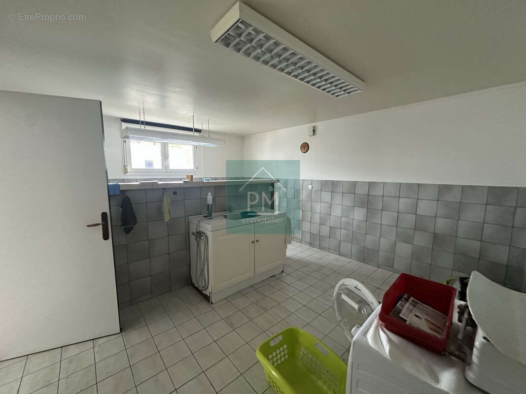 Pavillon d'habitation avec local professionnel indépendant   montdidier (80500) - photo 2