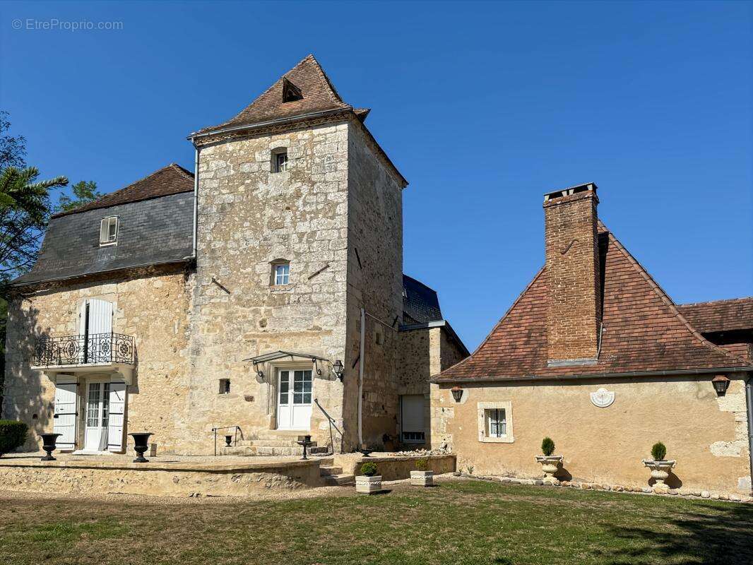 Maison forte aux allures de petit chateau - photo 5